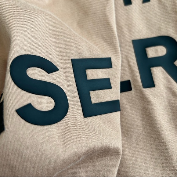 •Burberry Carrick Logo Crew Neck T-Shirt Size M Unisex NWOT - Picture 10 of 12